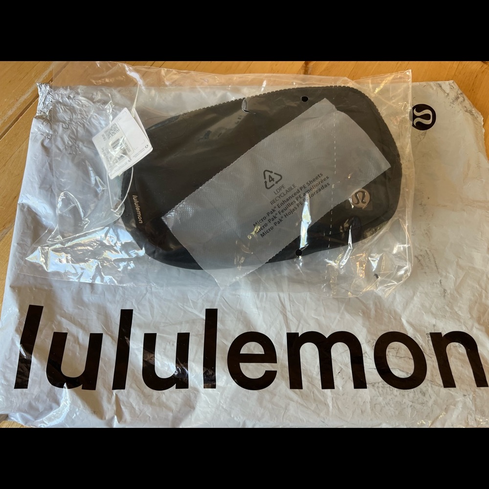 NWT Lululemon Everywhere Belt Bag black SOLD OUT